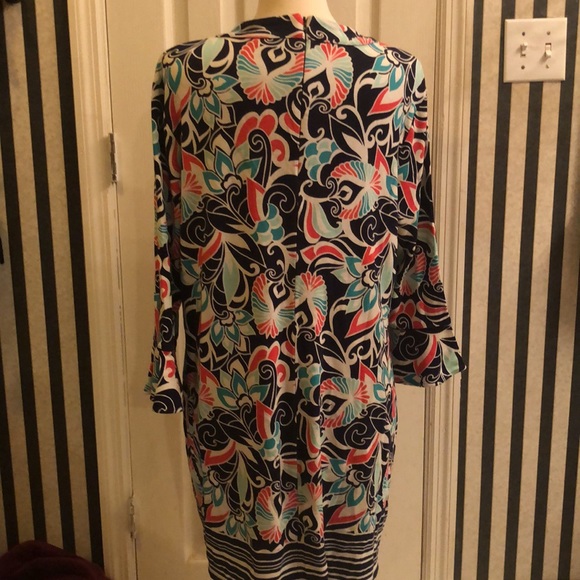Crown & Ivy/ Petite XL/ Navy Floral V-Neck Shift Dress with 3/4 Length Sleeves - Picture 3 of 12